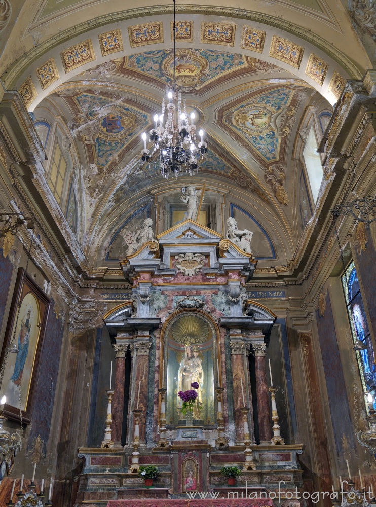 Campiglia Cervo (Biella) - Interno della cappella della Madonna del Rosario nella Chiesa Parrocchiale dei Santi Bernardo e Giuseppe